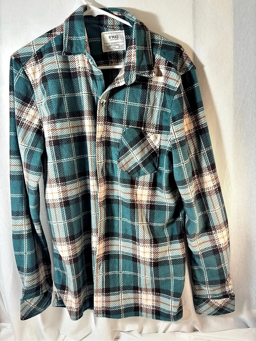 NOMAD Plaid Button Down Shirt in Green & White Size Medium Like New